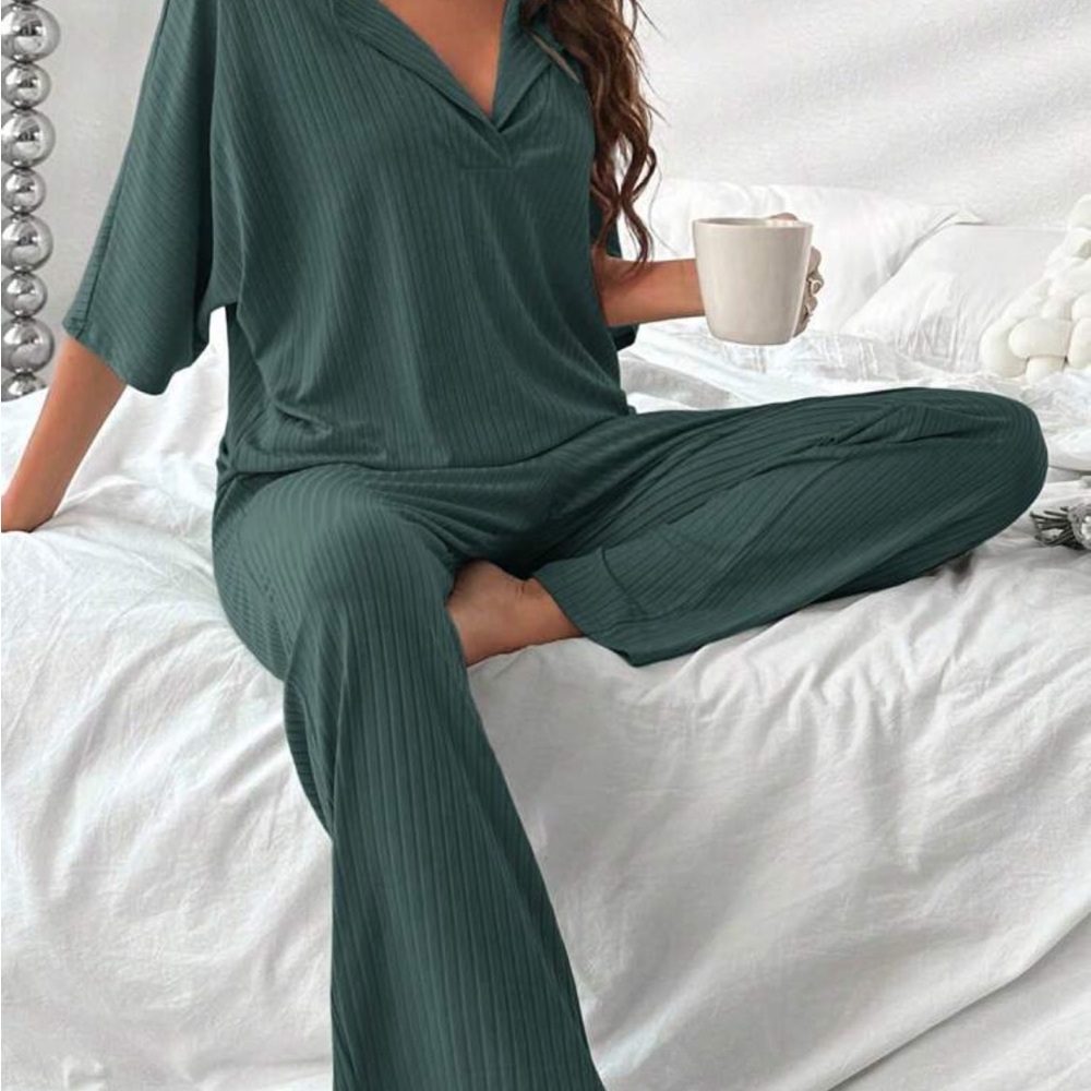 Brand New Batwing Style Lounge Set